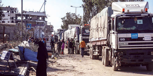 دخول 200 شاحنة مساعدات من مصر إلى قطاع غزة 