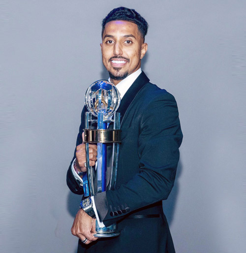 أسطورة الكرة الأسيوية سالم الأقرب لانتزاع اللقب للمرة الثانية