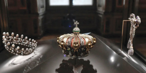 سرقة مجوهرات لا تُقدر بثمن من متحف اللوفر 