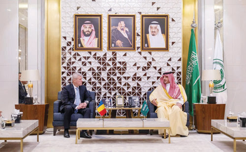 وزير الداخلية بحث مع نظيره الروماني تعزيز التعاون الأمني 