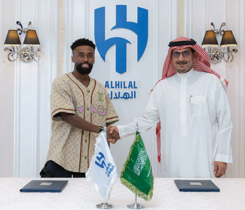 رئيس الهلال مع اليامي بعد تجديد عقده