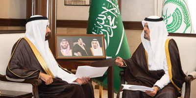 نائب أمير منطقة مكة المكرمة يستعرض مع د. الربيعة خدمات ضيوف الرحمن 