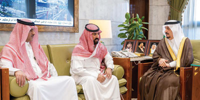 أمير منطقة الرياض ونائبه يستقبلان الهزري المتنازل عن قاتل ابنه 
