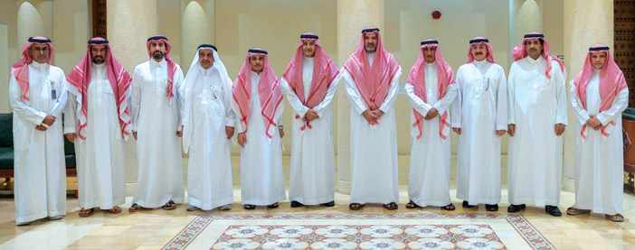 الأمير فيصل بن سلمان يجتمع بأعضاء هيئة تحرير مجلة الدارة 