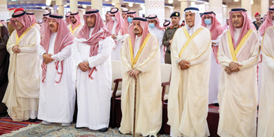 أمير منطقة الرياض يؤدي الصلاة على الأميرة نوف بنت سعود 