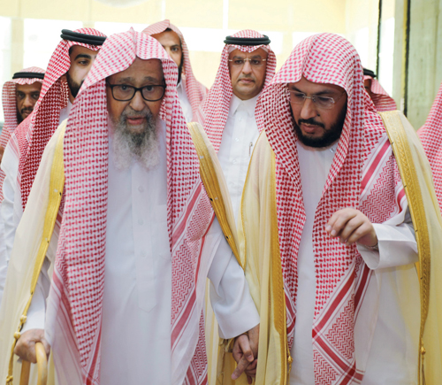 أثنى على جهود الشيخ عبدالعزيز آل الشيخ -رحمه الله- 