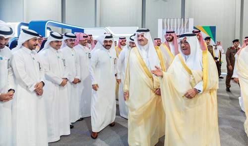 أمير المنطقة الشرقية مدشنا معرض «وظائف 2025»