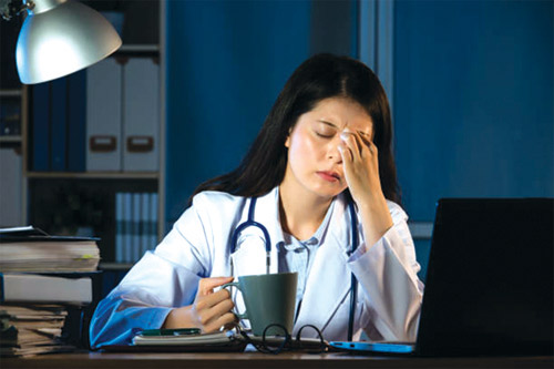 العمل في النوبات الليلية قد يؤدي للإصابة بالقولون العصبي 