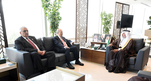 رئيس الوزراء الفلسطيني مقدراً الجهود السعودية: 