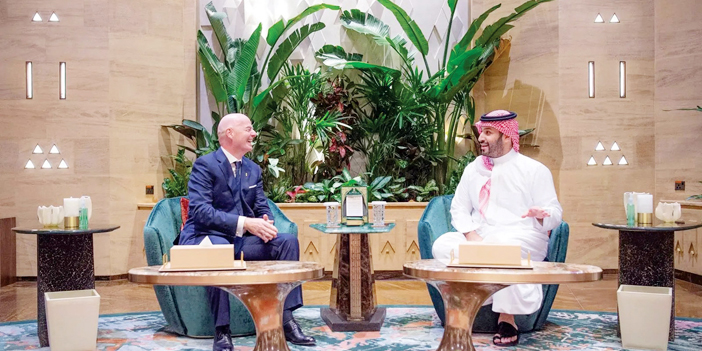 ولي العهد يلتقي رئيس الاتحاد الدولي لكرة القدم.. ويستعرضان مجالات التعاون الرياضي والفرص الواعدة لتطويره 