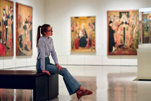 مشاهدة الأعمال الفنية الأصلية في المعارض تخفف التوتر 