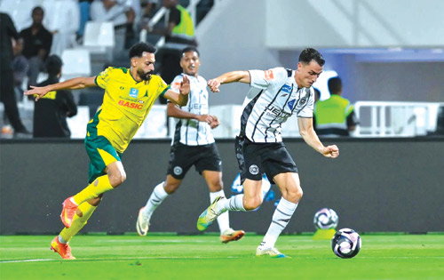 يمر بفترة عصيبة تتطلب تكاتف الجميع 