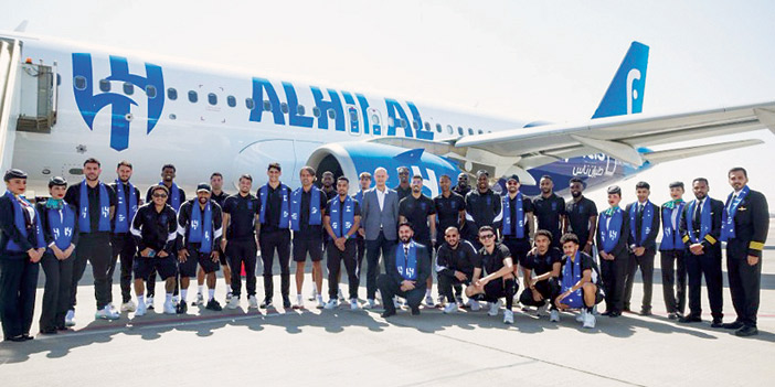  أعضاء كبير القارة في صورة جماعية مع الطائرة الجديدة