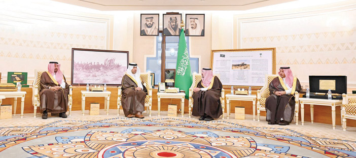 سمو أمير منطقة القصيم خلال استقباله وزير البلديات