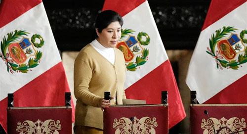 بسبب منح رئيسة وزراء سابقة اللجوء 