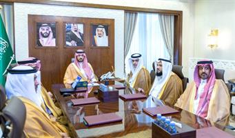 نائب أمير المنطقة الشرقية يستعرض منجزات مطارات الدمام 