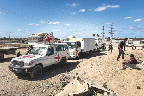 إسرائيل تسلم جثامين 15 أسيرًا فلسطينيًا من قطاع غزة 