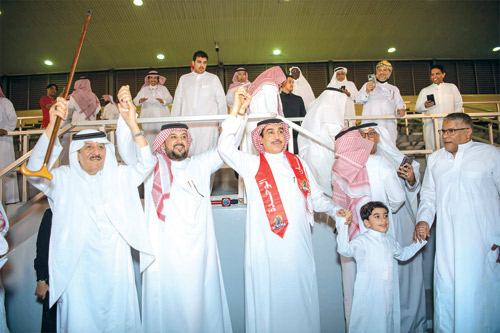 دخيل عواد إلى جانب خيمي ومدخلي