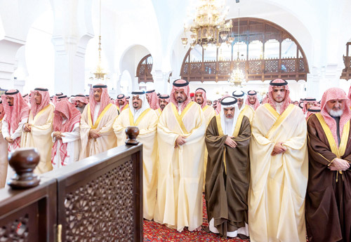  أداء صلاة الميت على عبدالله الشثري