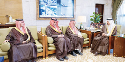 أمير منطقة الرياض يطَّلع على التقرير السنوي لأعمال الغرفة التجارية 