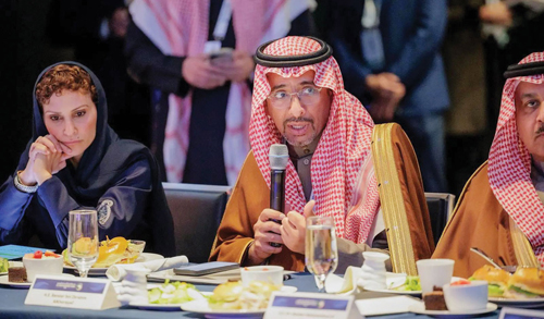 وزير الصناعة يدعو الشركات الأمريكية للاستثمار في صناعات الأدوية واللقاحات والأجهزة الطبية بالمملكة 