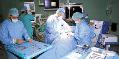 مجمع الدكتور سليمان الحبيب الطبي بالعليا ينهي معاناة مراجعة من كسور بالفخذين بتقنية مبتكرة 