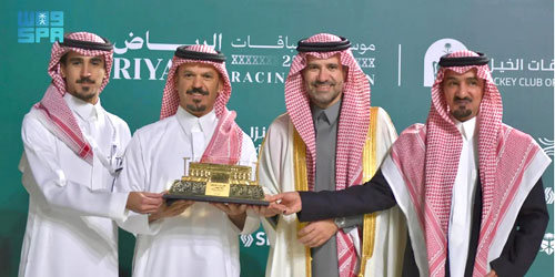 تتويج الفائز بكأس وزارة الداخلية لسباق الخيل  