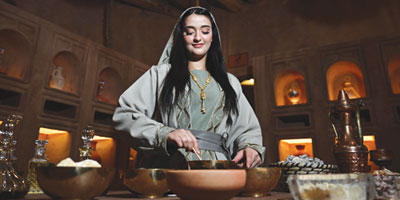 تجربة طريق البخور مسار معرفي وإثرائي يعيد إحياء طرق التجارة القديمة في العُلا 