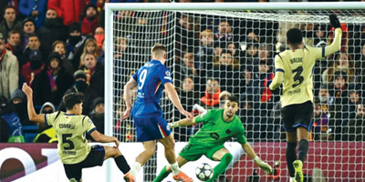 تشيلسي يتغلّب على برشلونة بثلاثية 