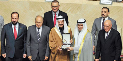 جامعة الدول العربية تكرم رئيس التحرير 