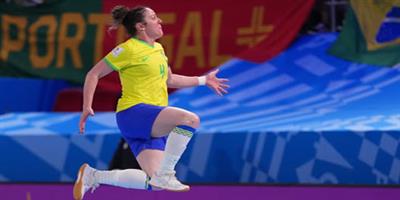 قدم «سيدات البرازيل» بطلة العالم 