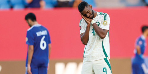  رديف محتفلا بهدف التأهل