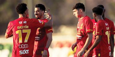 القادسية يكسب خورفكان بثلاثية في معسكره بدبي 