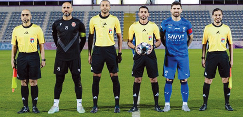  نيفيز ارتدى شارة القيادة