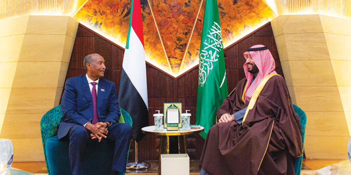  سمو ولي العهد خلال لقائه الرئيس السوداني