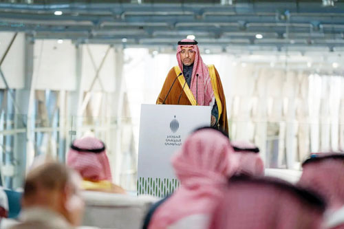 وزير الصناعة خلال المؤتمر الصحفي الحكومي بحضور وزير الإعلام