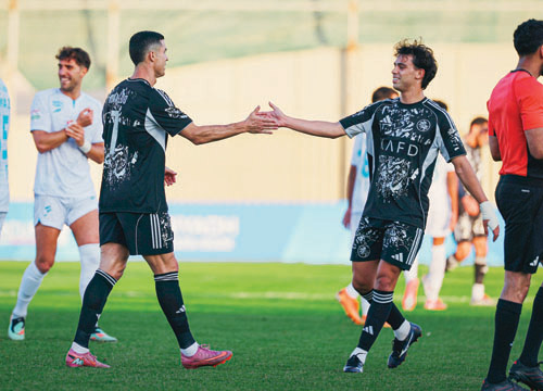 لقطة من مباراة النصر والفتح الودية