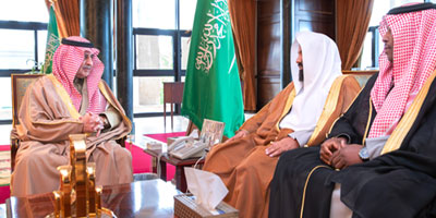 أمير تبوك يستقبل رئيس المحكمة الإدارية بالمنطقة 