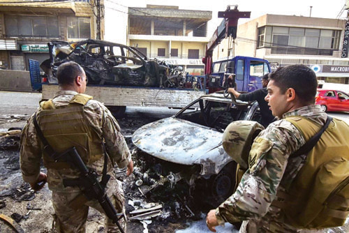 بينهم عنصر من الجيش اللبناني.. 