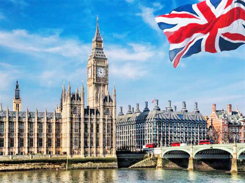 تباطؤ الاقتصاد البريطاني مع ضغط زيادات الضرائب 