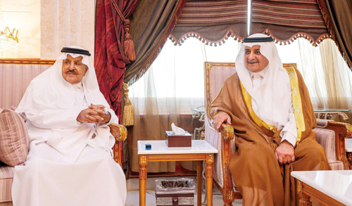  أمير منطقة تبوك في زيارة سابقة للشيخ أحمد الخريصي