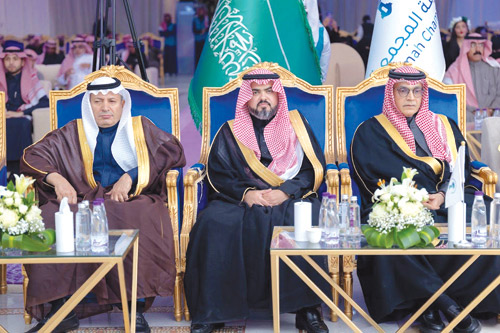 رئيس الغرف ورئيس غرفة المجمعة يتابعان الحفل