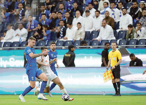  الهلال فاز على الفتح ويتابع تضييق الخناق على المتصدر