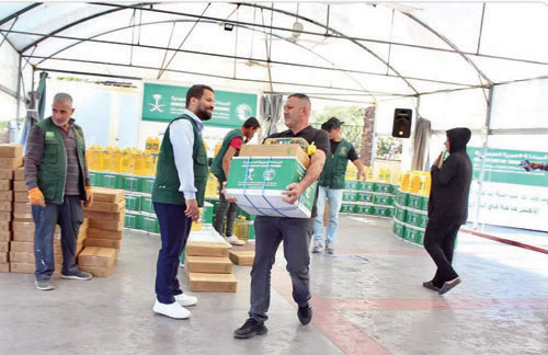 جانب من المساعدات الغذائية