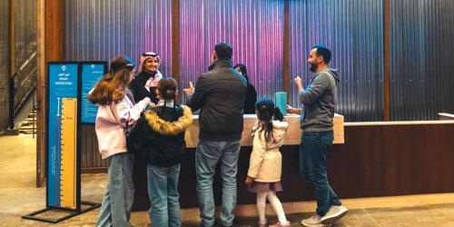 «Flying Over Saudi».. أول تجربة من نوعها تُحلق بالزوّار فوق أبرز معالم المملكة في «موسم الرياض» 