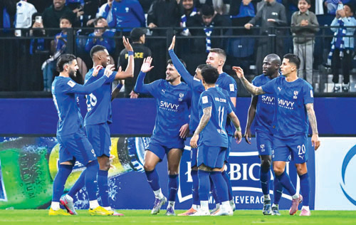 الهلال لتأكيد المنافسة يقابل الخلود.. نيوم يصطدم بالاتحاد.. والشباب يواجه القادسية للخروج من الأزمة 