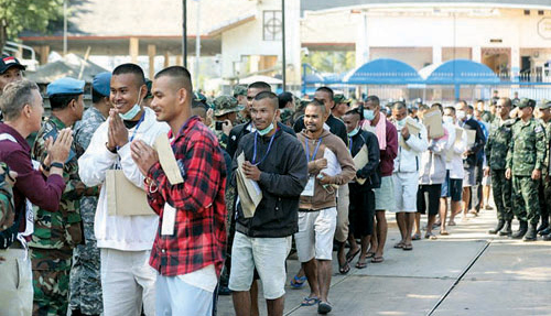 تايلاند تطلق سراح 18 جندياً كمبودياً بعد وقف النار 