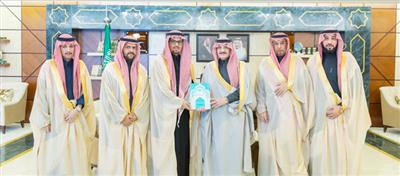 أمير المنطقة الشرقية يطلع على مبادرة جمعية العناية بالمساجد 