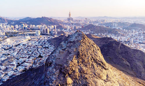 جبل حراء.. شاهدُ البدايات والمَعلم الخالد 