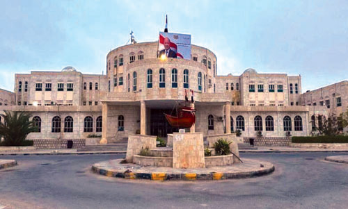 السلطة المحلية بالمهرة تؤكد نجاح عملية استلام قوات درع الوطن كل المعسكرات 